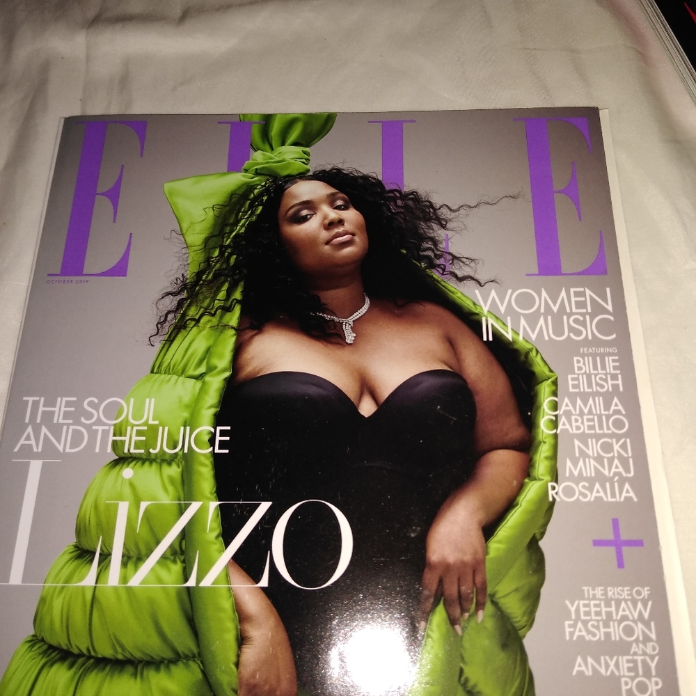 ELLE Magazine 190 Pages - Picture 6 of 7